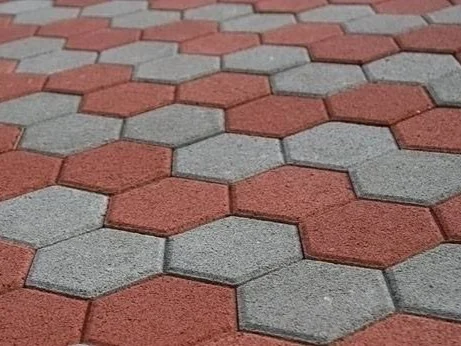 Paving block segi enam menjadi pilihan yang banyak diminati untuk proyek trotoar