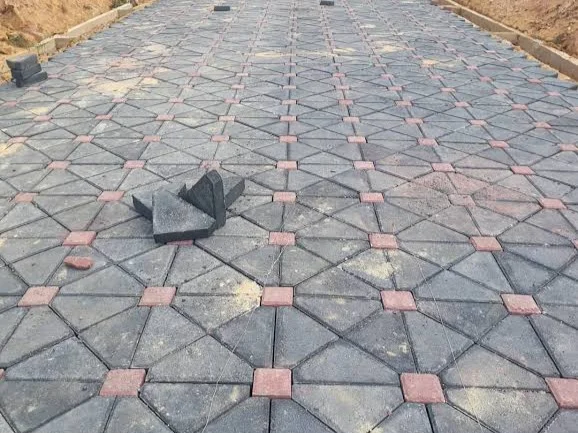 Halaman rumah tampil estetik dengan paving block mode topi uskup
